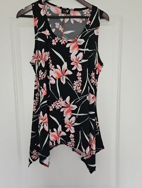 Floral Handkerchief Hem Tank Top in Black and Pink -